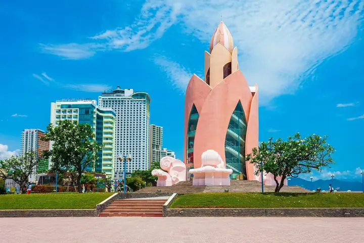Khám Phá Quảng Trường 2/4 Nha Trang: Lịch Sử, Hoạt Động & Điểm Đến Hấp Dẫn