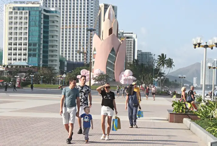 Khám Phá Quảng Trường 2/4 Nha Trang: Lịch Sử, Hoạt Động & Điểm Đến Hấp Dẫn