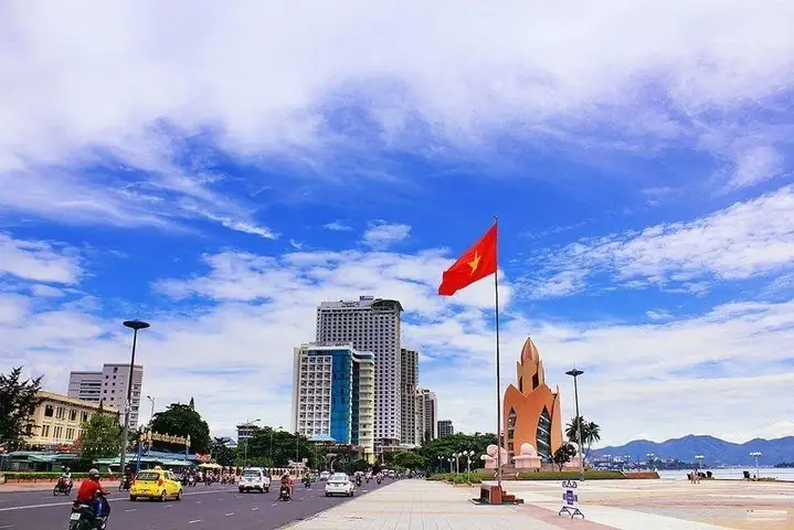 Khám Phá Quảng Trường 2/4 Nha Trang: Lịch Sử, Hoạt Động & Điểm Đến Hấp Dẫn
