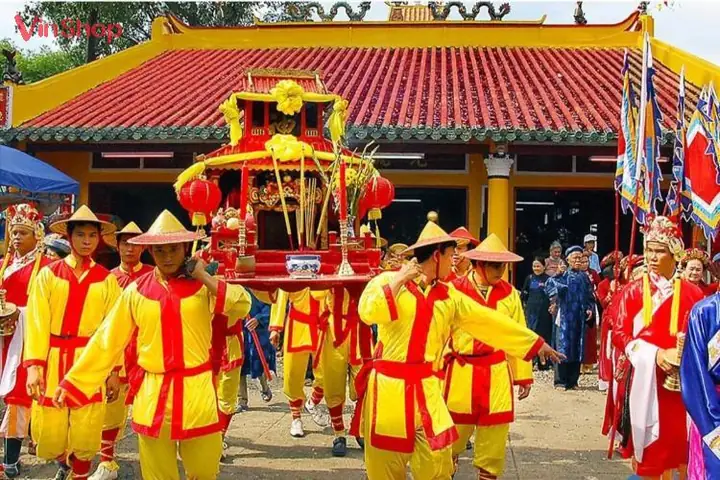 Sắm Lễ Chùa Bái Đính: Hướng Dẫn Chi Tiết Văn Khấn Và Quy Trình Chuẩn
