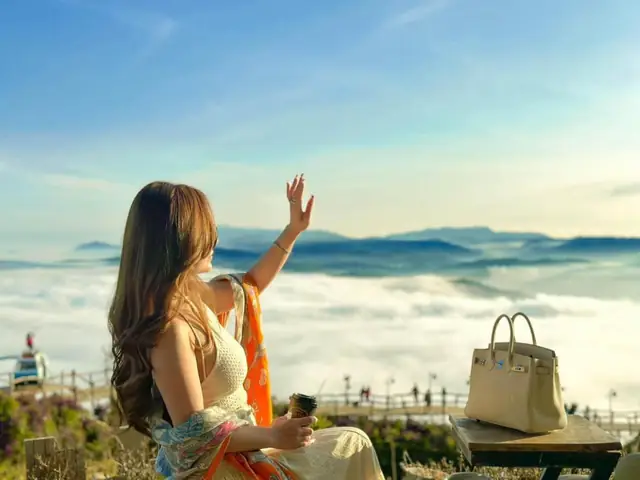 Săn Mây Đồi Chè Cầu Đất