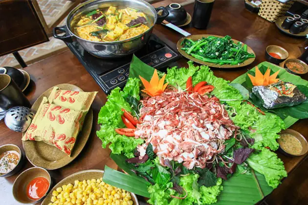Đánh Giá Chi Tiết Set Lẩu Riêu Cua Bắp Bò Tại Nhà Hàng Góc Quê: Trải Nghiệm Ẩm Thực Đậm Chất Quê Hương
