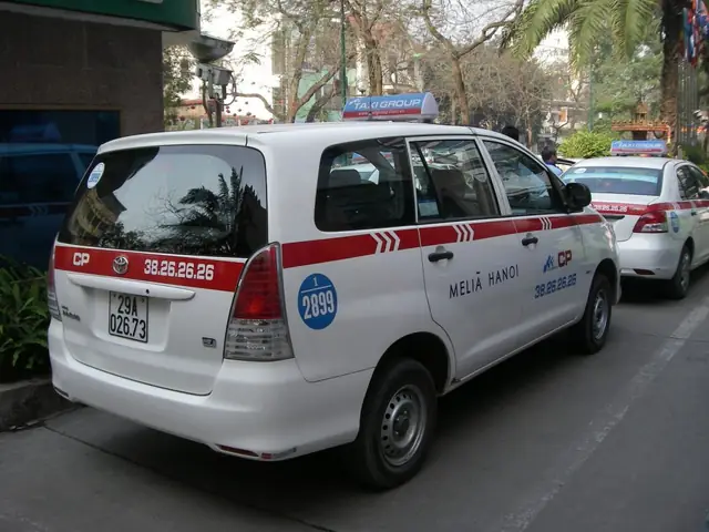 So Sánh Giá Và Dịch Vụ Taxi 7 Chỗ Tại Hà Nội Cho Gia Đình So Sánh Giá Và Dịch Vụ Taxi 7 Chỗ Tại Hà Nội Cho Gia Đình