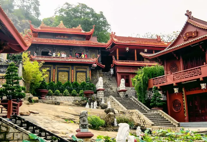Khám Phá Chùa Hang Châu Đốc: Sự Tích Đôi Rắn Thần Và Ý Nghĩa Linh Thiêng Khám Phá Chùa Hang Châu Đốc: Sự Tích Đôi Rắn Thần Và Ý Nghĩa Linh Thiêng