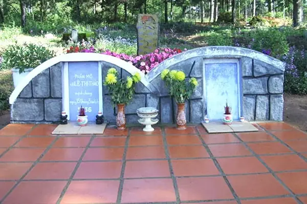 Khám Phá Sự Tích Đồi Thông Hai Mộ – Câu Chuyện Tình Bi Thương