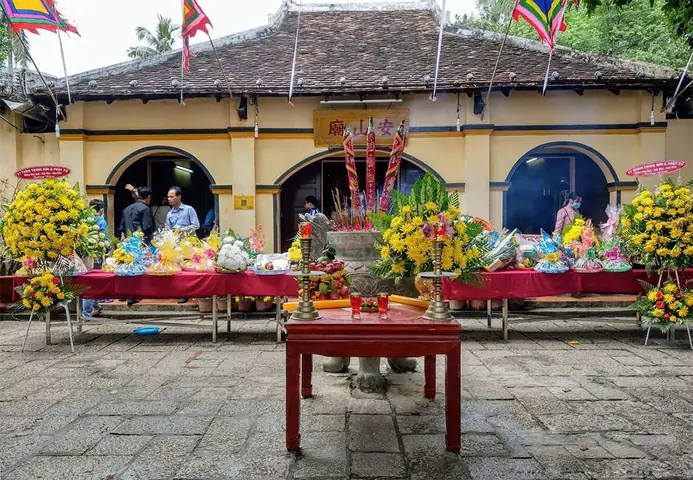 Khám Phá Lịch Sử Và Truyền Thuyết Miếu Bà Phi Yến Tại Côn Đảo