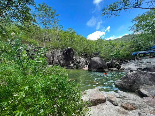 Khám Phá Suối Đá Vũng Tàu: Hướng Dẫn Du Lịch Cho Gia Đình Khám Phá Suối Đá Vũng Tàu: Hướng Dẫn Du Lịch Cho Gia Đình
