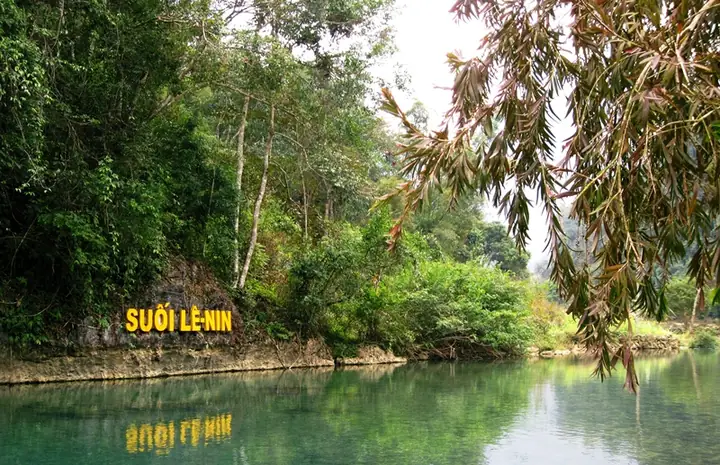 Khám Phá Suối Lê Nin: Lịch Sử, Cảnh Đẹp & Trải Nghiệm Khám Phá Suối Lê Nin: Lịch Sử, Cảnh Đẹp & Trải Nghiệm