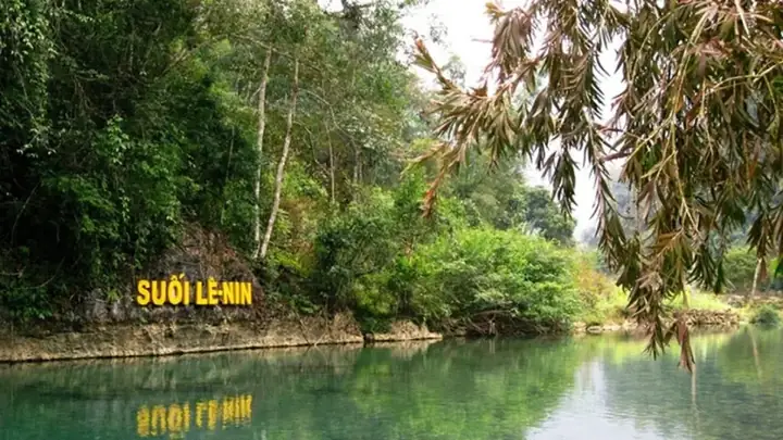 Suối Lê Nín – Núi Các Mác: Tổng Quan Chi Tiết Về Điểm Du Lịch Thiên Nhiên Độc Đáo