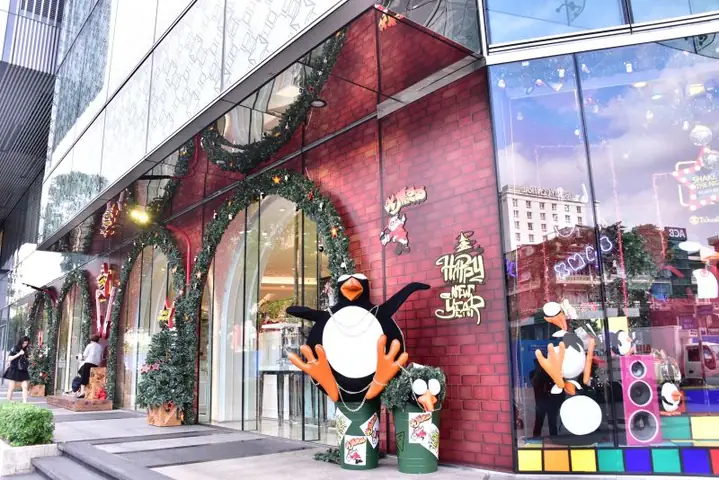 Takashimaya Có Gì: Khám Phá Thương Hiệu & Tiện Ích