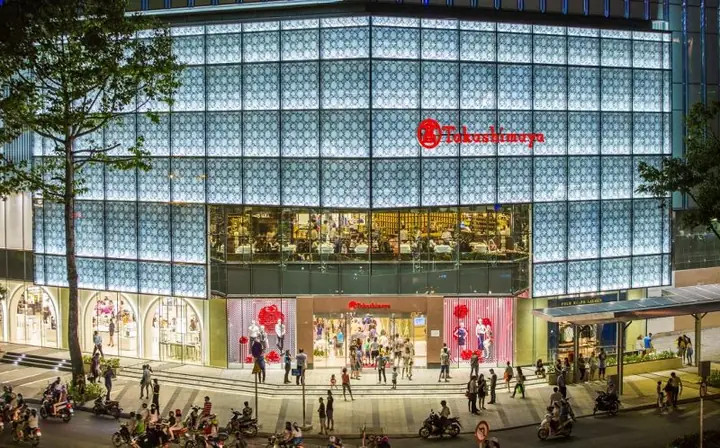 Takashimaya Có Gì: Khám Phá Thương Hiệu & Tiện Ích