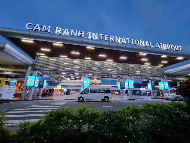 Taxi Cam Ranh Airport Nha Trang: Đánh Giá Chi Tiết Các Dịch Vụ Và Bảng Giá