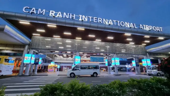 Taxi Cam Ranh Airport Nha Trang: Đánh Giá Chi Tiết Các Dịch Vụ Và Bảng Giá