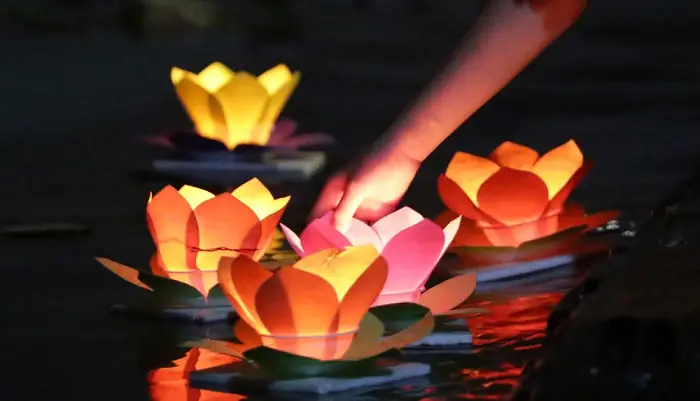 Khám Phá Ý Nghĩa Thả Đèn Hoa Đăng Trong Lễ Vu Lan Khám Phá Ý Nghĩa Thả Đèn Hoa Đăng Trong Lễ Vu Lan