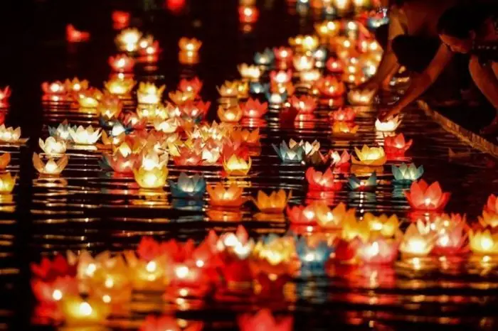Thả Đèn Hoa Đăng Hội An: Hướng Dẫn Trải Nghiệm & Ý Nghĩa Văn Hóa Thả Đèn Hoa Đăng Hội An: Hướng Dẫn Trải Nghiệm & Ý Nghĩa Văn Hóa