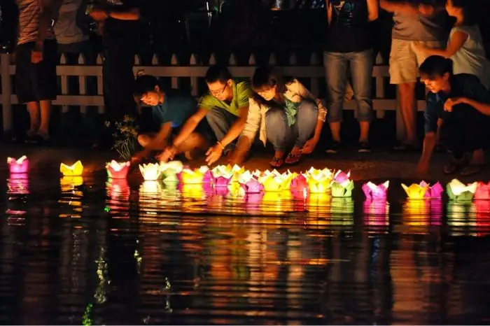 Thả Đèn Hoa Đăng Hội An: Hướng Dẫn Trải Nghiệm & Ý Nghĩa Văn Hóa Thả Đèn Hoa Đăng Hội An: Hướng Dẫn Trải Nghiệm & Ý Nghĩa Văn Hóa
