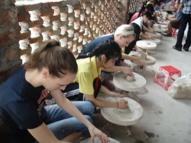 Hướng Dẫn Du Lịch Làng Gốm Bát Tràng Cho Du Khách Hướng Dẫn Du Lịch Làng Gốm Bát Tràng Cho Du Khách