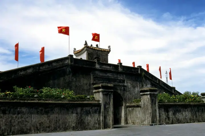Khám Phá Lịch Sử Và Kiến Trúc Thành Cổ Quảng Trị Cho Du Khách
