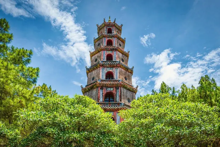 Thành Phố Huế Và Chùa Thiên Mụ: Lịch Sử, Kiến Trúc Và Giá Trị Văn Hoá Thành Phố Huế Và Chùa Thiên Mụ: Lịch Sử, Kiến Trúc Và Giá Trị Văn Hoá