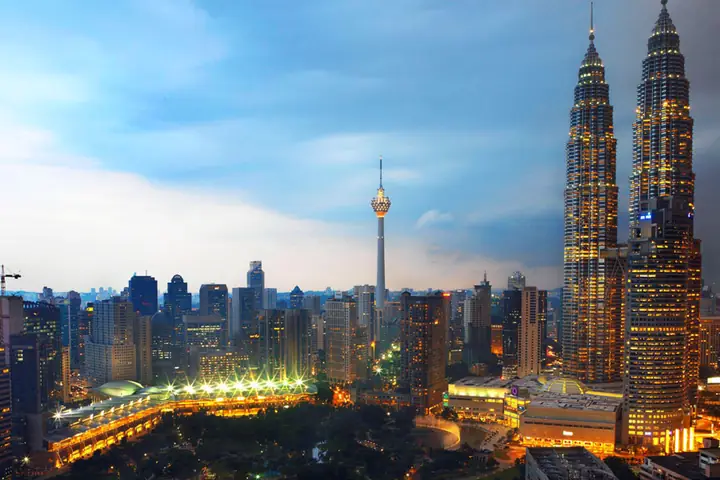 Khám Phá Tháp Đôi Petronas – Tòa Tháp Chọc Trời Biểu Tượng Malaysia