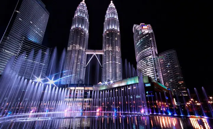 Khám Phá Tháp Đôi Petronas – Tòa Tháp Chọc Trời Biểu Tượng Malaysia