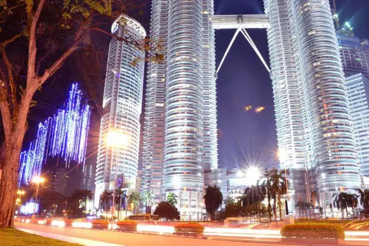 Khám Phá Tháp Đôi Petronas: Lịch Sử, Kiến Trúc, Trải Nghiệm