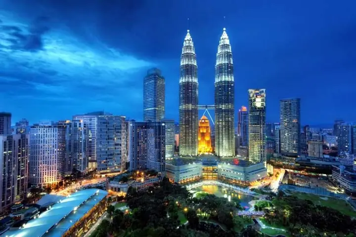 Khám Phá Tháp Đôi Petronas: Lịch Sử, Kiến Trúc, Trải Nghiệm