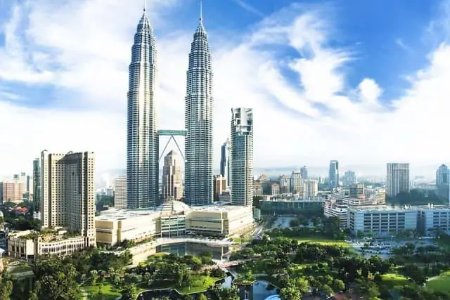 Khám Phá Tháp Đôi Petronas: Lịch Sử, Kiến Trúc, Trải Nghiệm