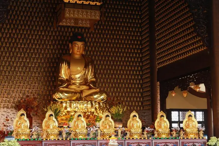 Khám Phá Chùa Huê Nghiêm – Đền Ngọc Lịch Sử & Hoạt Động Tôn Giáo Khám Phá Chùa Huê Nghiêm – Đền Ngọc Lịch Sử & Hoạt Động Tôn Giáo