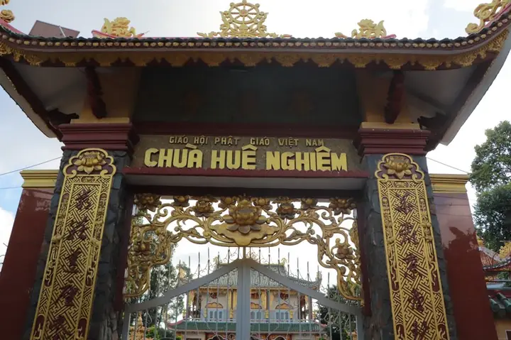 Khám Phá Chùa Huê Nghiêm – Đền Ngọc Lịch Sử & Hoạt Động Tôn Giáo Khám Phá Chùa Huê Nghiêm – Đền Ngọc Lịch Sử & Hoạt Động Tôn Giáo