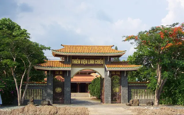 Khám Phá Thiền Viện Linh Chiếu: Lịch Sử, Kiến Trúc & Hoạt Động Khám Phá Thiền Viện Linh Chiếu: Lịch Sử, Kiến Trúc & Hoạt Động