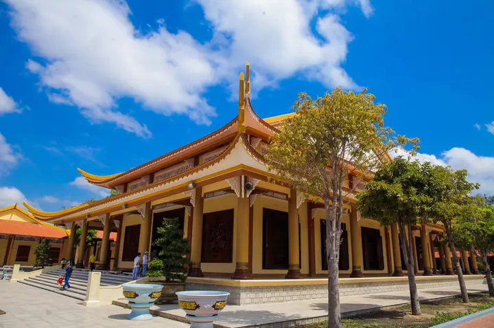 Thiền Viện Trúc Lâm An Giang: Đánh Giá Chi Tiết Trải Nghiệm Thiền Tại Vùng Sông Nước