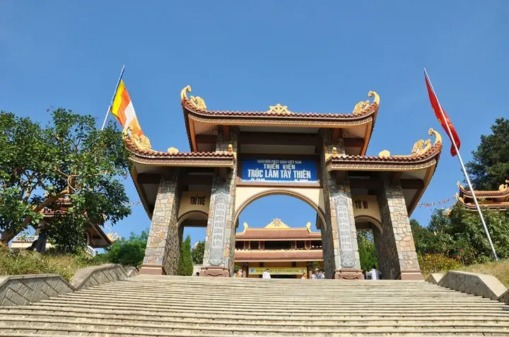 Khám Phá Thiền Viện Trúc Lâm An Tâm – Hành Trình Thiền Định Giữa Rừng Thông Khám Phá Thiền Viện Trúc Lâm An Tâm – Hành Trình Thiền Định Giữa Rừng Thông