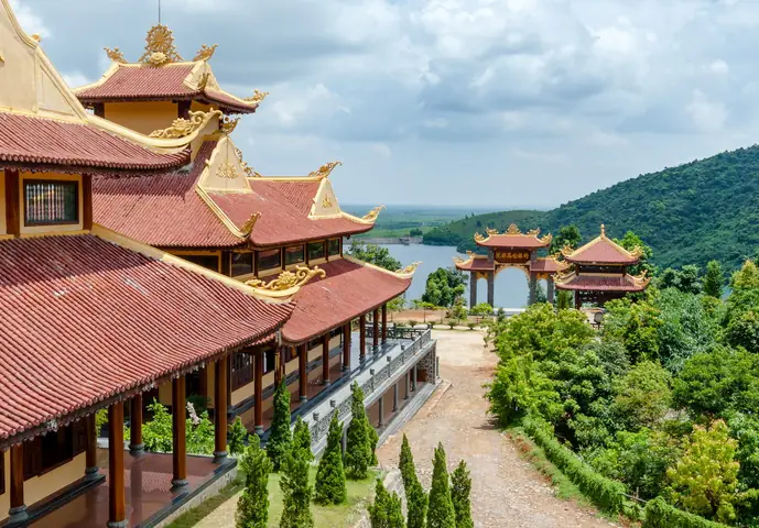 Thiền Viện Trúc Lâm Bạch Mã: Trải Nghiệm Tĩnh Lặng Giữa Rừng Xanh