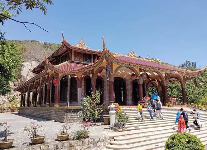 Đánh Giá Thiền Viện Trúc Lâm Chân Nguyên: Trải Nghiệm Tĩnh Tâm Đỉnh Cao Đánh Giá Thiền Viện Trúc Lâm Chân Nguyên: Trải Nghiệm Tĩnh Tâm Đỉnh Cao