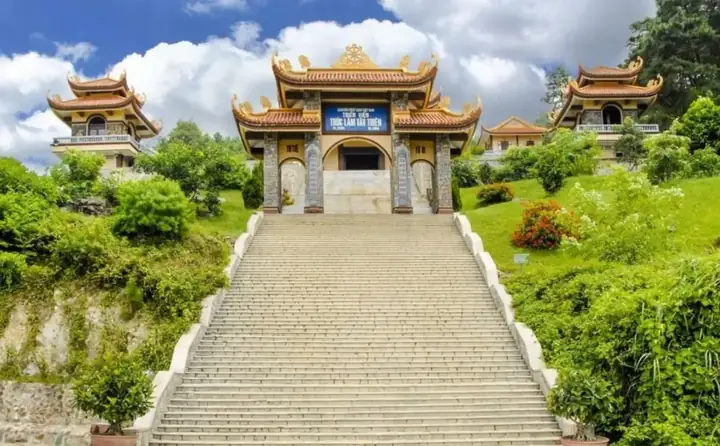 Khám Phá Thiền Viện Trúc Lâm Đà Lạt: Hướng Dẫn Du Lịch Chi Tiết Khám Phá Thiền Viện Trúc Lâm Đà Lạt: Hướng Dẫn Du Lịch Chi Tiết