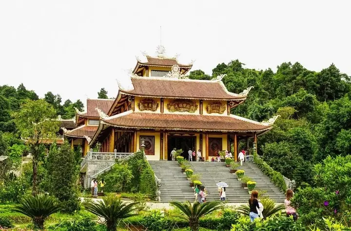 Khám Phá Thiền Viện Trúc Lâm Đà Lạt: Hướng Dẫn Du Lịch Chi Tiết Khám Phá Thiền Viện Trúc Lâm Đà Lạt: Hướng Dẫn Du Lịch Chi Tiết