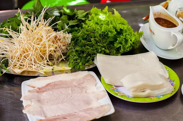 Khám Phá Bánh Tráng Cuốn Thịt Heo 2 Đầu Da Đà Nẵng