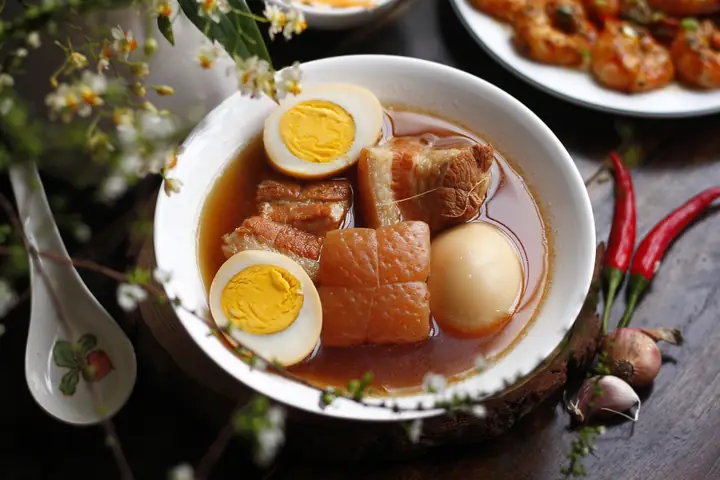 Thịt Kho Hột Vịt Ngày Tết – Hướng Dẫn Chi Tiết Cách Nấu Ngon, Chuẩn Vị Truyền Thống