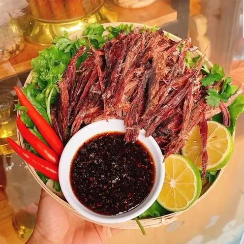 Thịt Trâu Gác Bếp Sơn La – Tổng Quan Về Nguồn Gốc, Cách Chế Biến Và Những Lưu Ý Khi Mua