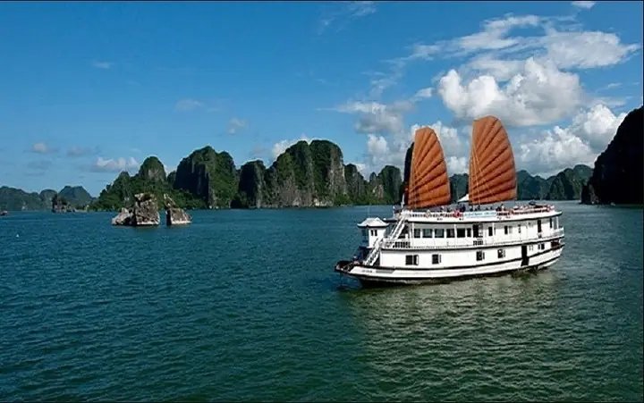 So Sánh Giá Thuê Tàu Thăm Vịnh Hạ Long: Lựa Chọn Phù Hợp Cho Bạn So Sánh Giá Thuê Tàu Thăm Vịnh Hạ Long: Lựa Chọn Phù Hợp Cho Bạn