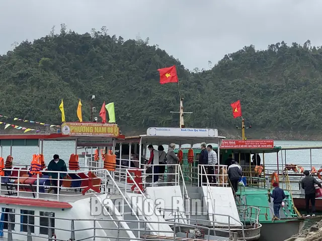 Thung Nai Hòa Bình: Khám Phá Viên Ngọc Lòng Hồ Thung Nai Hòa Bình: Khám Phá Viên Ngọc Lòng Hồ