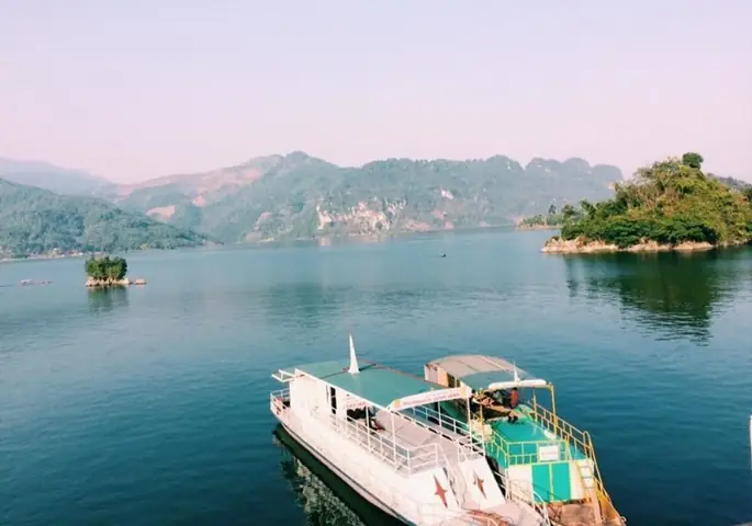 Thung Nai Hòa Bình: Cẩm Nang Khám Phá Vịnh Hạ Long Trên Cạn
