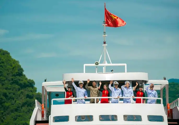 Thung Nai Hòa Bình: Cẩm Nang Khám Phá Vịnh Hạ Long Trên Cạn