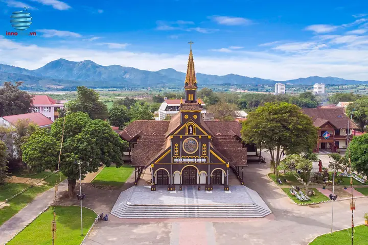 Khám Phá Lịch Sử Và Kiến Trúc Nhà Thờ Gỗ Kon Tum Cho Du Khách Khám Phá Lịch Sử Và Kiến Trúc Nhà Thờ Gỗ Kon Tum Cho Du Khách