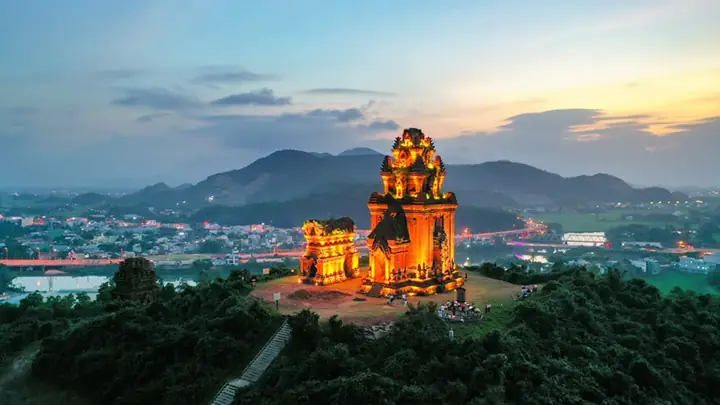 Khám Phá Thuyết Minh Về Tháp Bánh Ít – Di Tích Chăm Pa Độc Đáo Khám Phá Thuyết Minh Về Tháp Bánh Ít – Di Tích Chăm Pa Độc Đáo