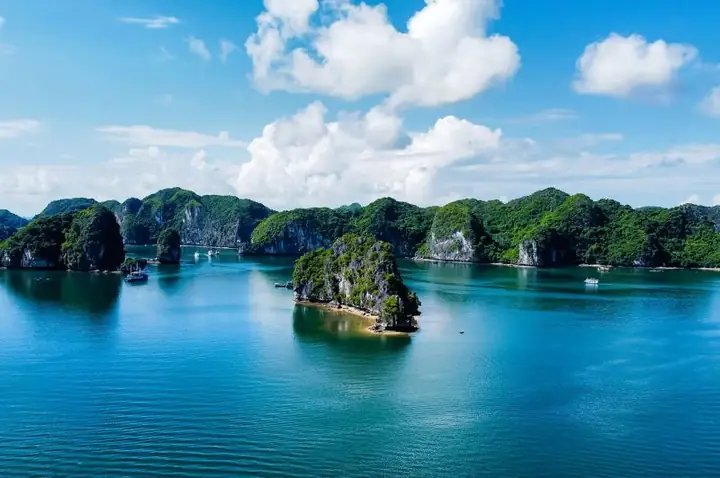 Khám Phá Vịnh Lan Hạ – Đảo Và Bãi Biển Tuyệt Đẹp Cho Du Khách Khám Phá Vịnh Lan Hạ – Đảo Và Bãi Biển Tuyệt Đẹp Cho Du Khách