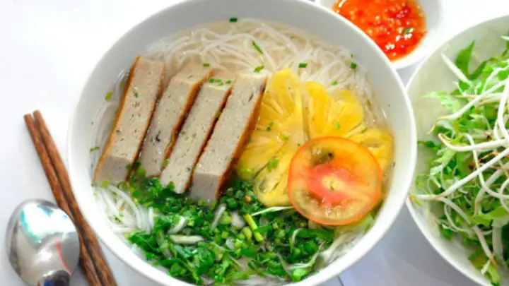Tối Ăn Gì Ở Nha Trang? Cẩm Nang Ẩm Thực Buổi Tối Đầy Màu Sắc