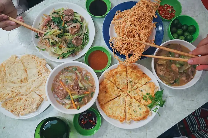 Tối Nay Ăn Gì Ngoài Đường? 15 Món Ẩm Thực Đường Phố Không Thể Bỏ Lỡ