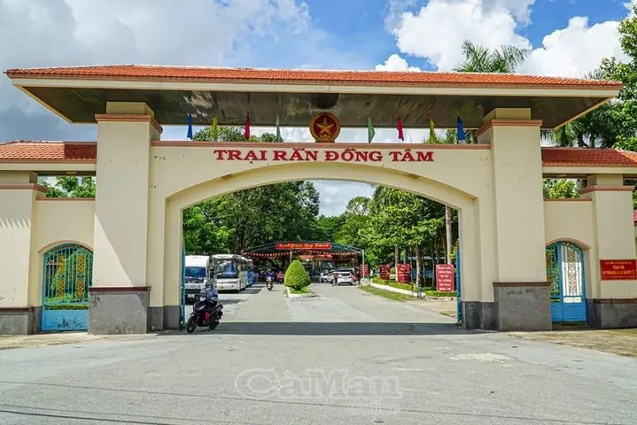 Trại Rắn Đồng Tâm: Vương Quốc Rắn Lớn Nhất Miền Tây Trại Rắn Đồng Tâm: Vương Quốc Rắn Lớn Nhất Miền Tây